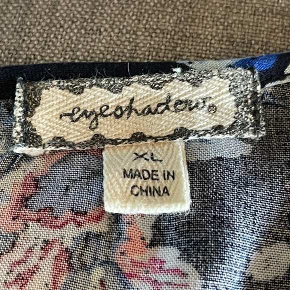 ⭕️Eyeshadow Shoulder-less Blouse w/sleeve. Size xl - Picture 5 of 5